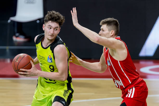 度对球队长 度对球队长